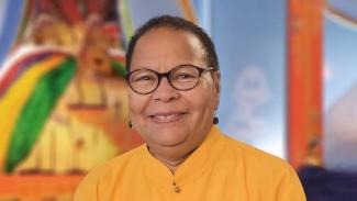 Jan Willis in orange shirt